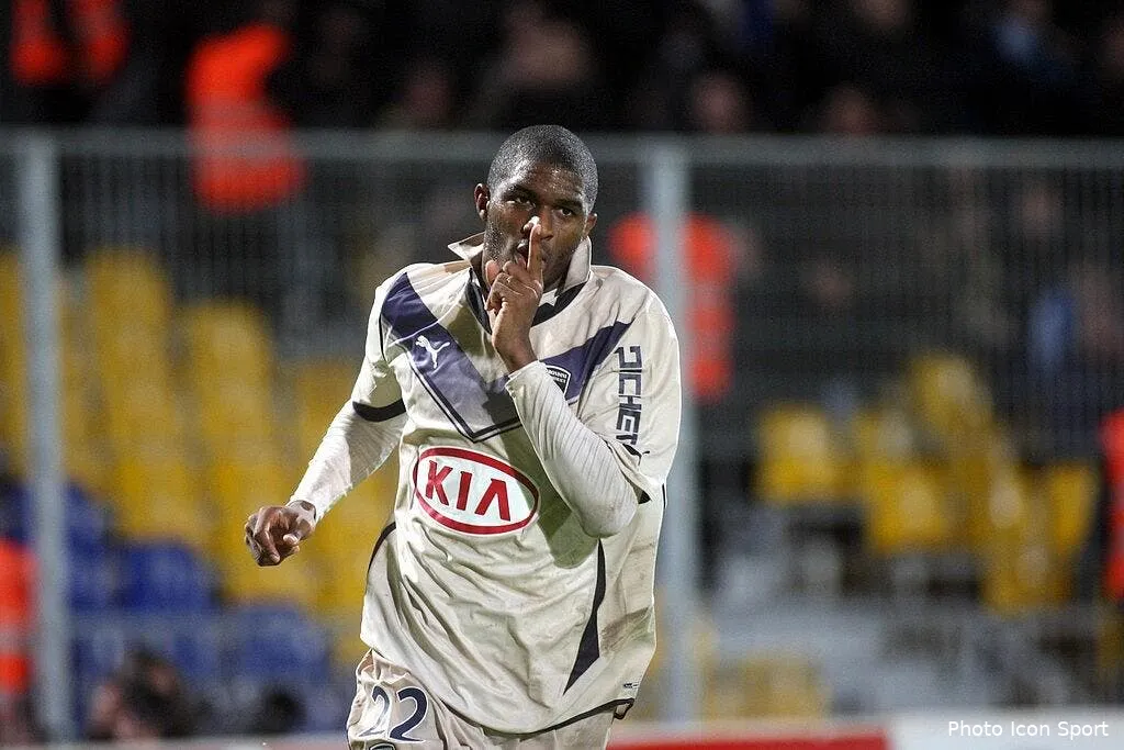 bordeaux avance en silence 63006 12151