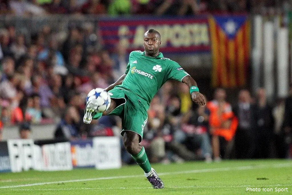 bordeaux coiffe au poteau sur le dossier cisse 65867 14377