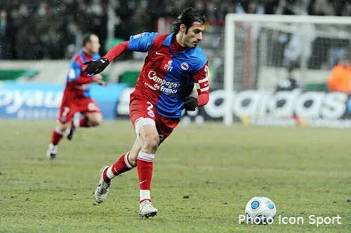 caen garde ses distances 19885