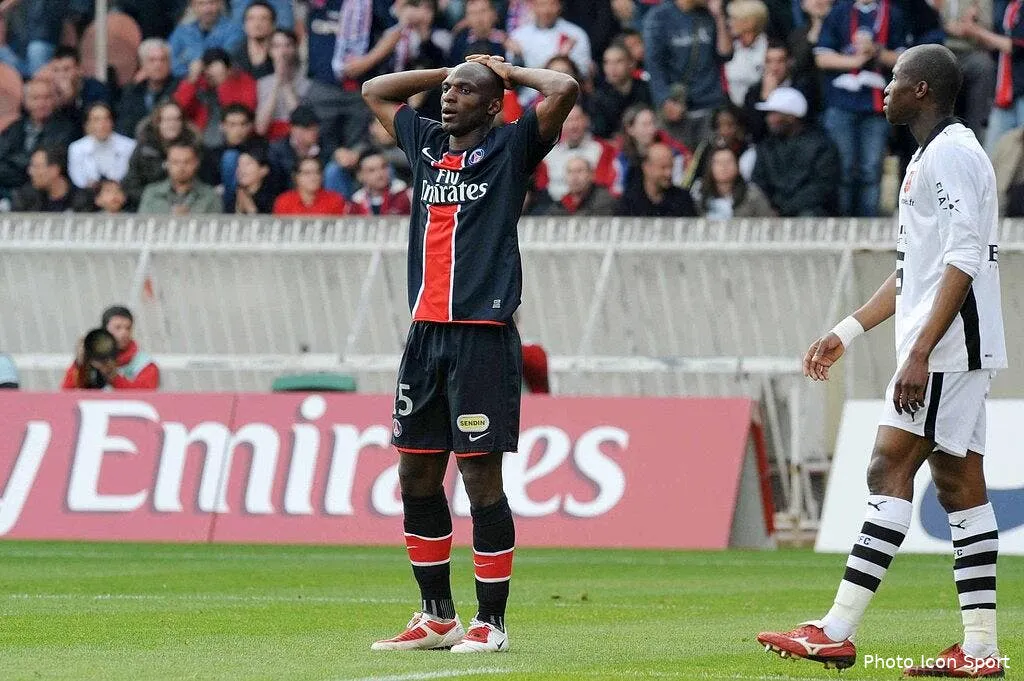 camara un gros coup derriere la tete 32130 4661