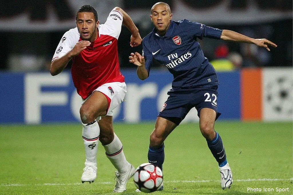 clichy frappe a nouveau a la porte 45435 6776