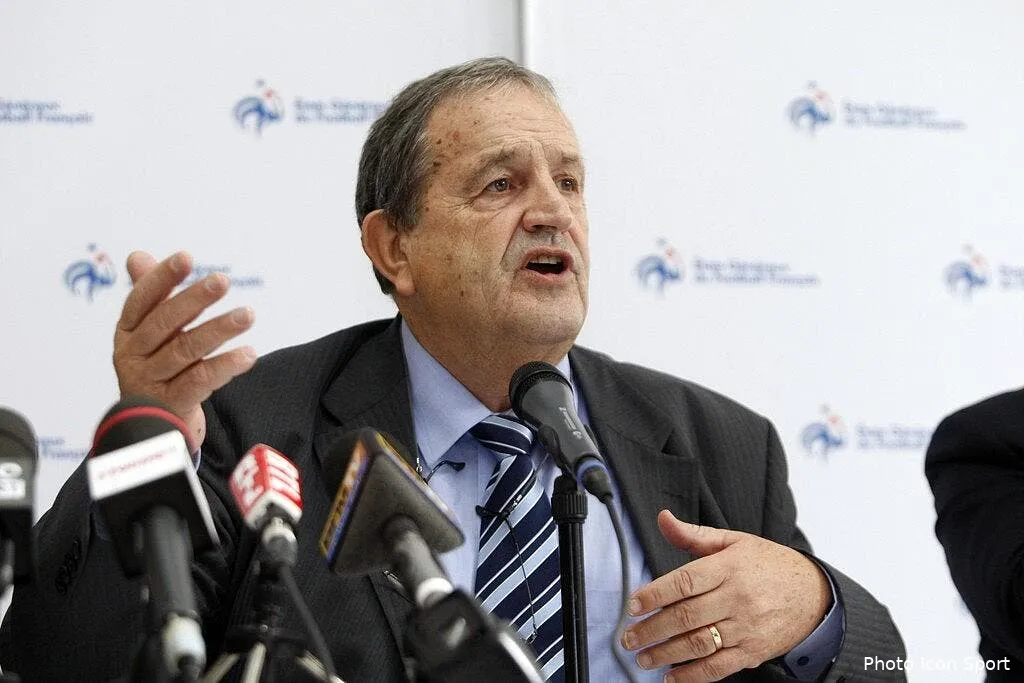 duchaussoy s oppose a la ministre des sports 66373 14814