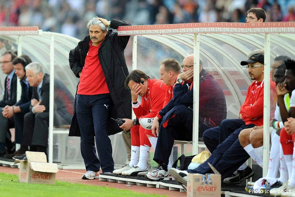 guy lacombe un jet de bouteille bien embetant 51437 7859