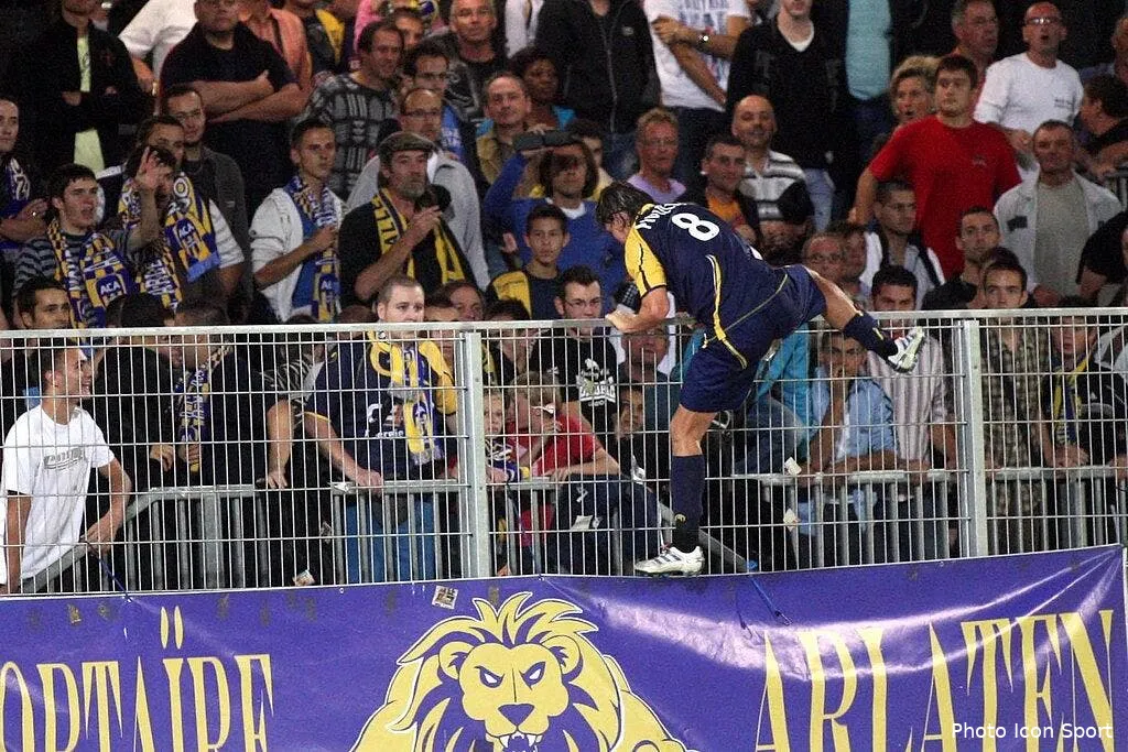 l aca fait un debut catastrophique a l image du public 60400 10588