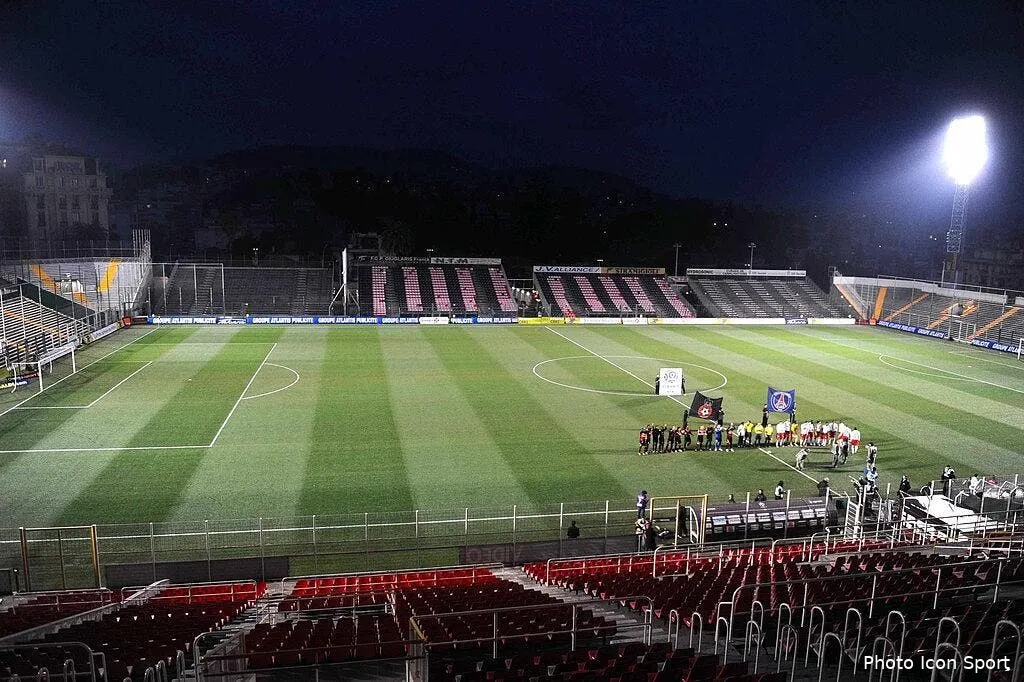 la photo du jour nice psg les joueurs salues par personne 49454 7466