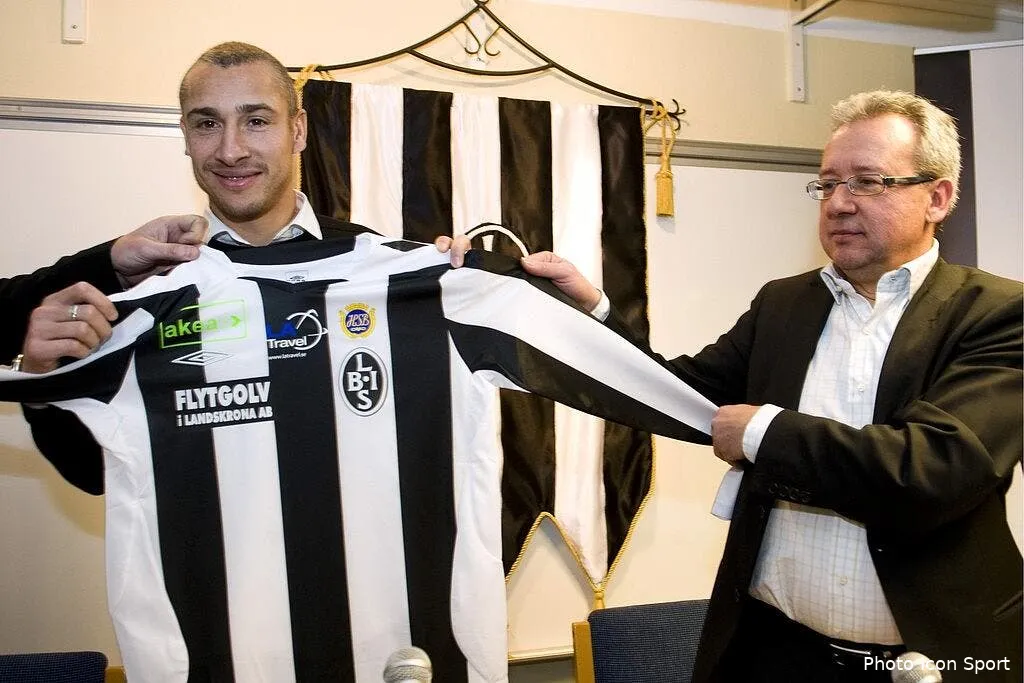 la photo foot c est desormais coach larsson 42962 6337