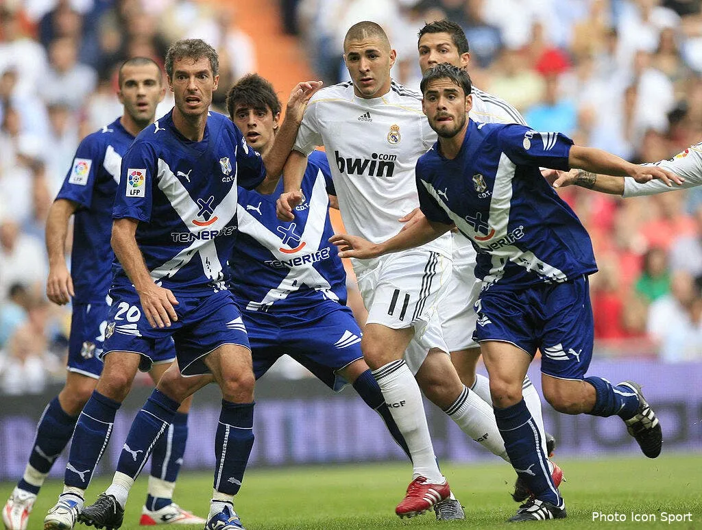 la photo foot du jour benzema un double sous haute surveillance 37232 5341