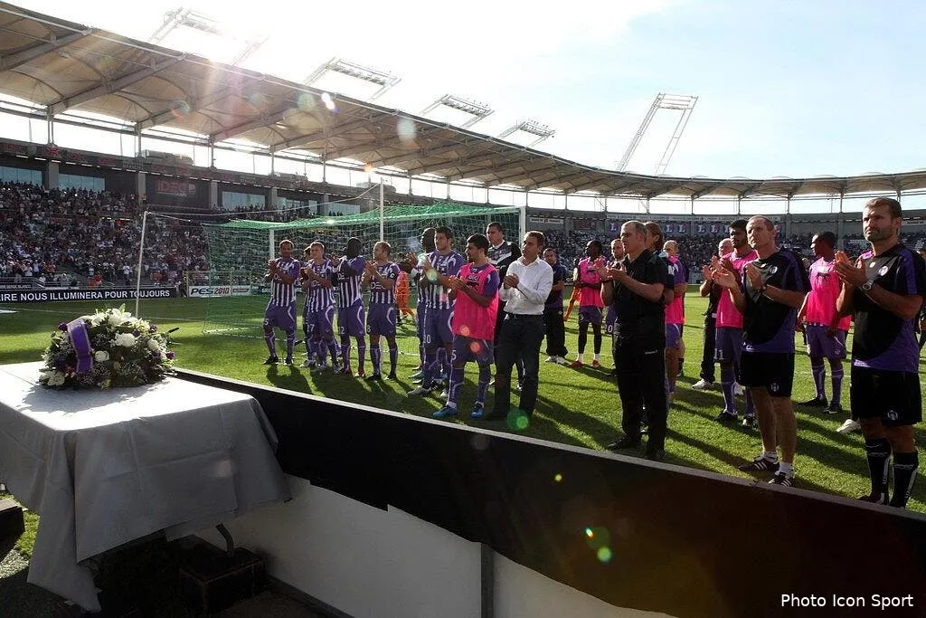 la photo foot du jour l hommage du tfc a brice taton 37847 5443