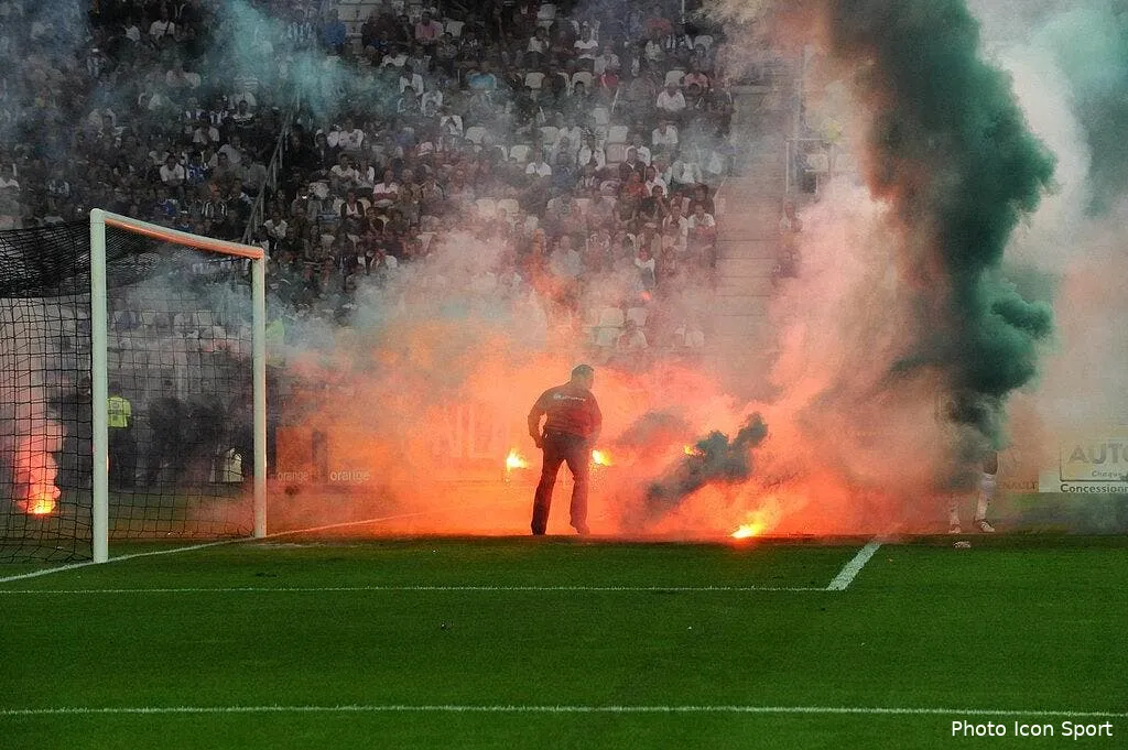 la photo foot du jour les tribunes de l1 en furie 36714 5267