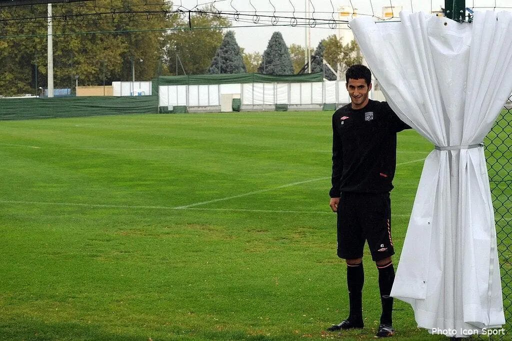 la photo foot du jour maxime gonalons leve le voile 39056 5628