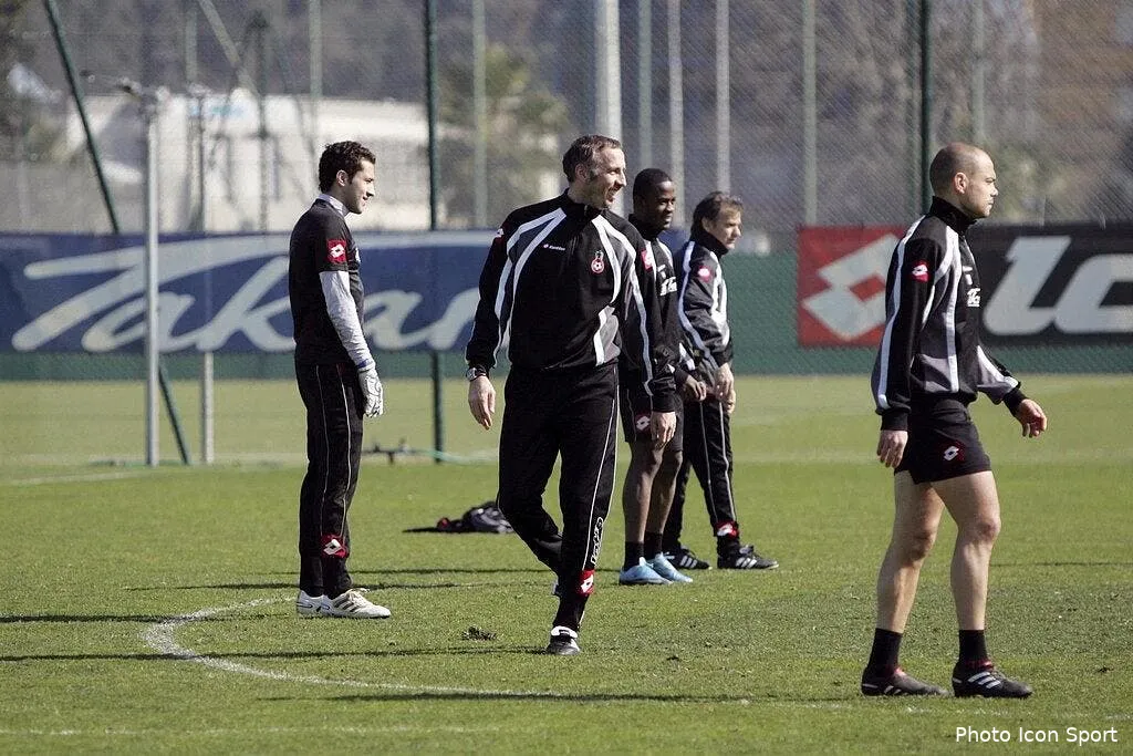 la photo foot roy enfile le survetement 48827 7350