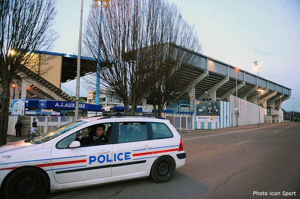 la photo foot silence de couvent sur l abbe deschamps 49660 7503