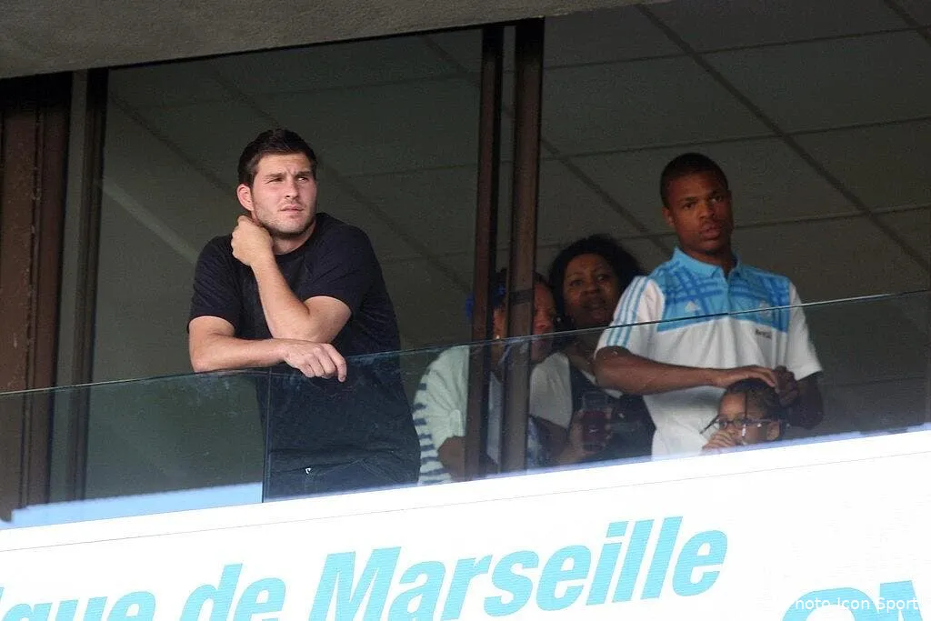 la photo les recrues se montrent au velodrome 58238 9587