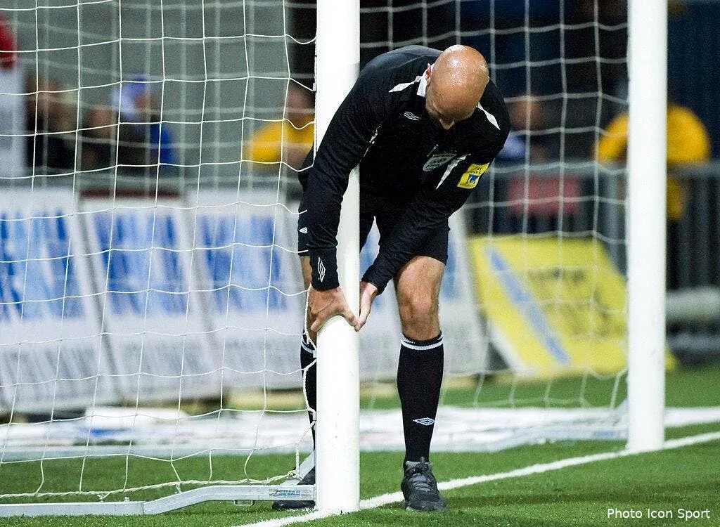 la video foot du jour un gardien suedois retrecit son but 37164 5334