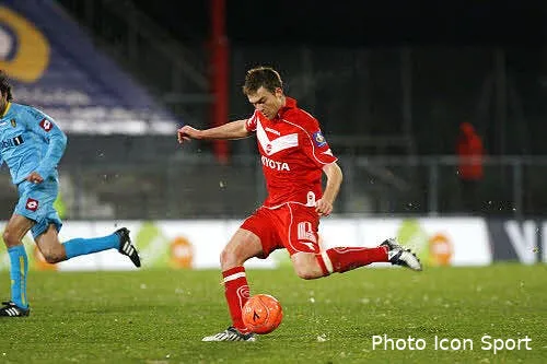 lacourt trois mois sous pression 14246