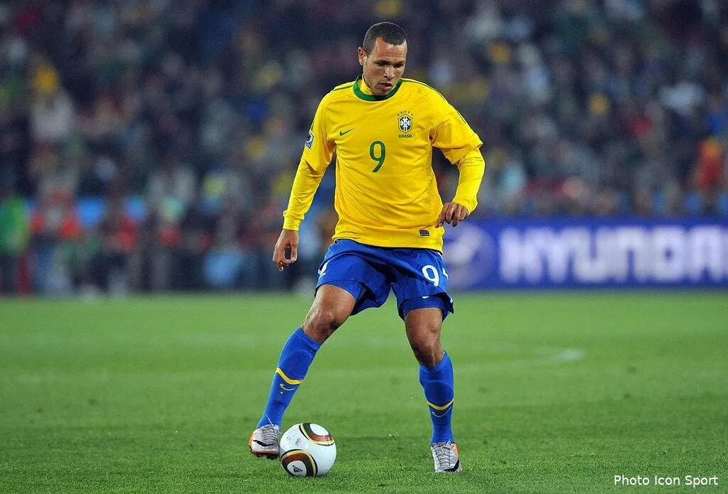 le fc seville s amuse avec l om pour fabiano 57764 9359