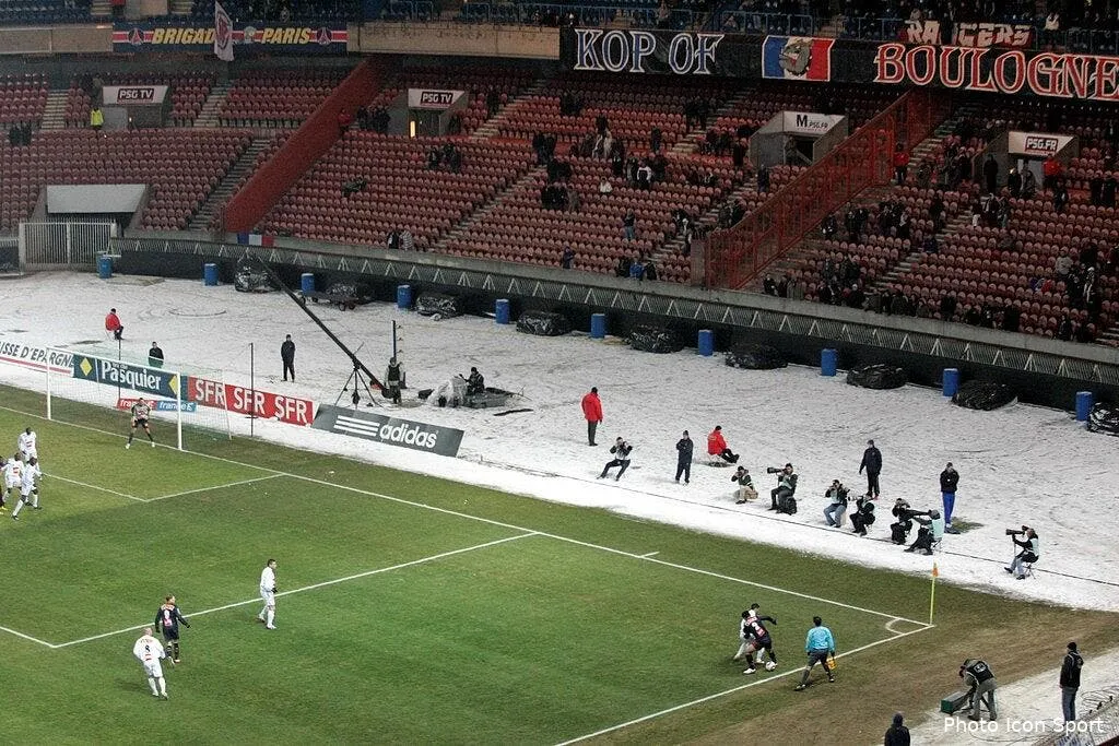 le psg prefere un stade vide a dangereux 49063 7402