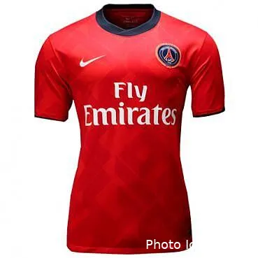 le psg presente son maillot domicile 2010 2011 55612 8718