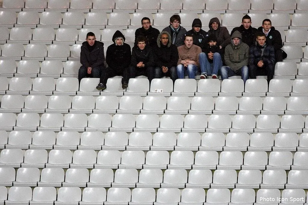 les couleurs de l om interdites par les supporters d arles avignon 66524 14936