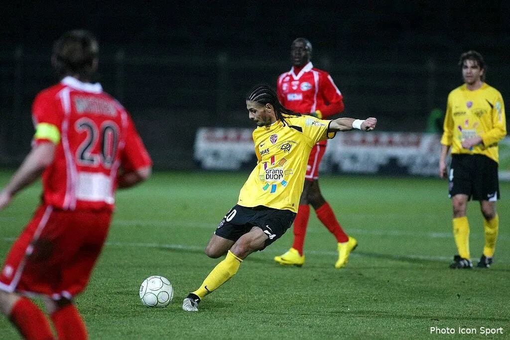 les crocos montrent les dents 45971 6858