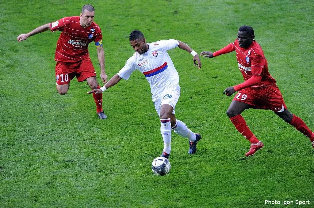 lyon n a pas force son talent contre grenoble 49924 7547