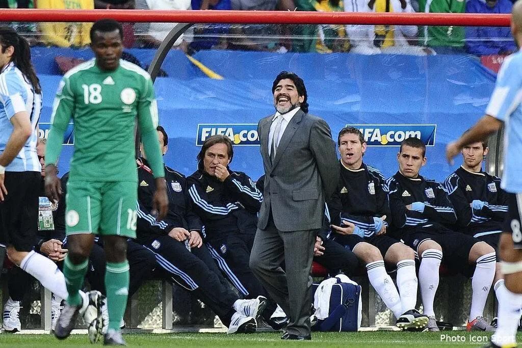 maradona s est fait tailler un costard par ses filles 54643 8502