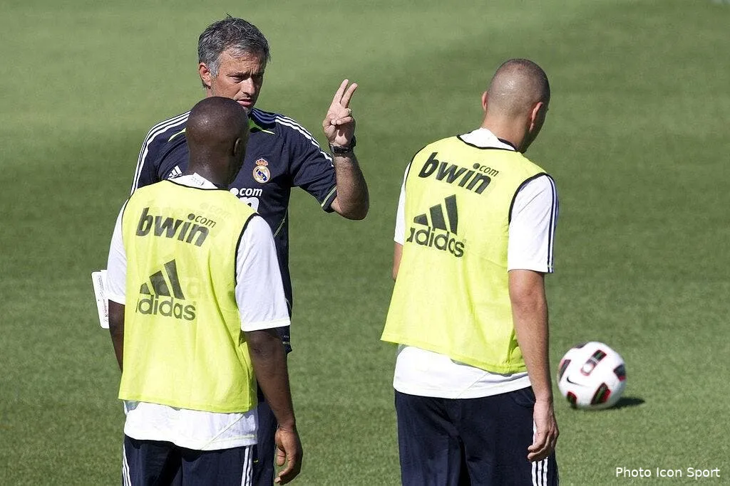 mourinho version papa noel pour benzema 62362 11736