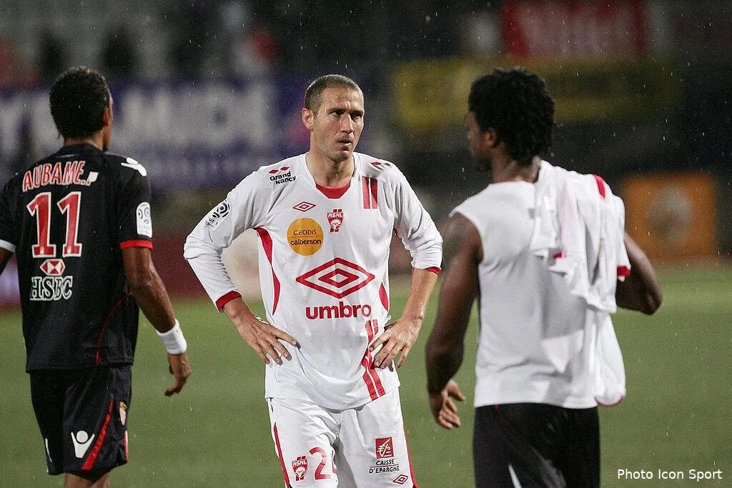 nancy n y arrive pas sur sa pelouse synthetique 62290 11683