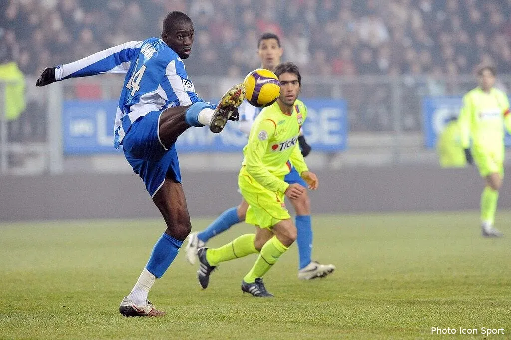 ol grenoble la ligue se fait tacler par le gf38 49749 7515