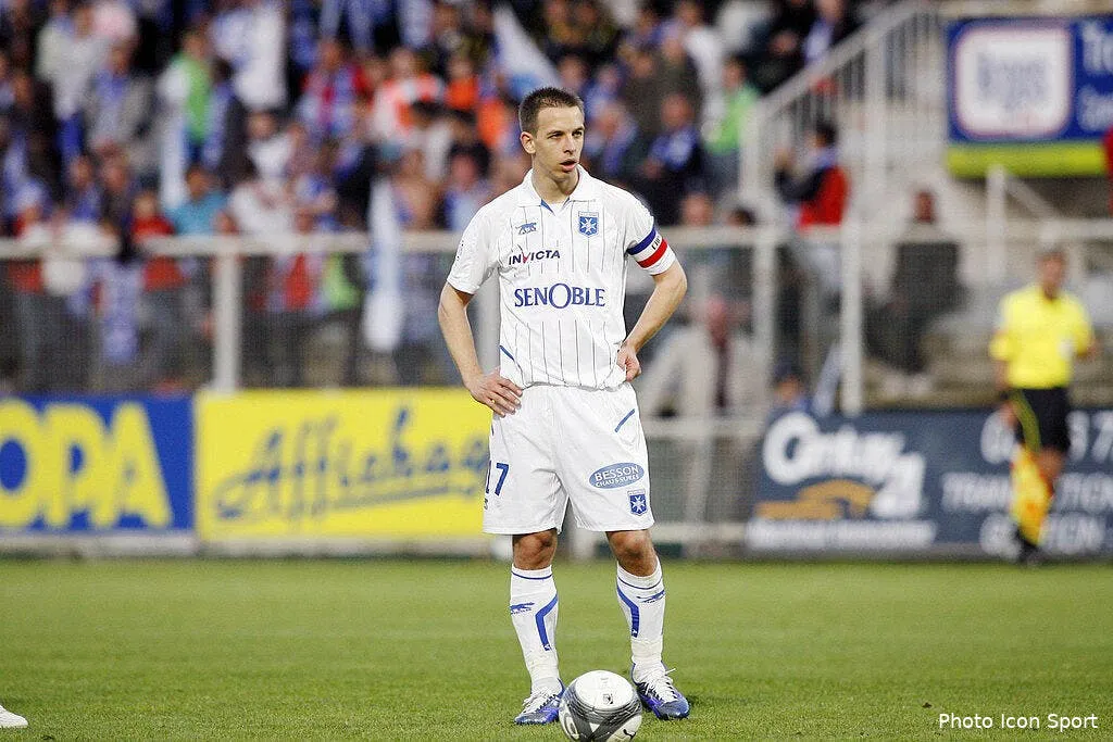 pedretti fait les gros yeux a l om 52084 7976