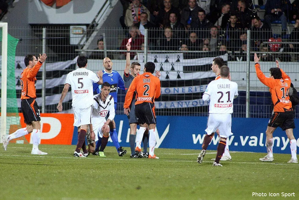 photo du jour le carton qui fait voir rouge a lorient 47297 7098