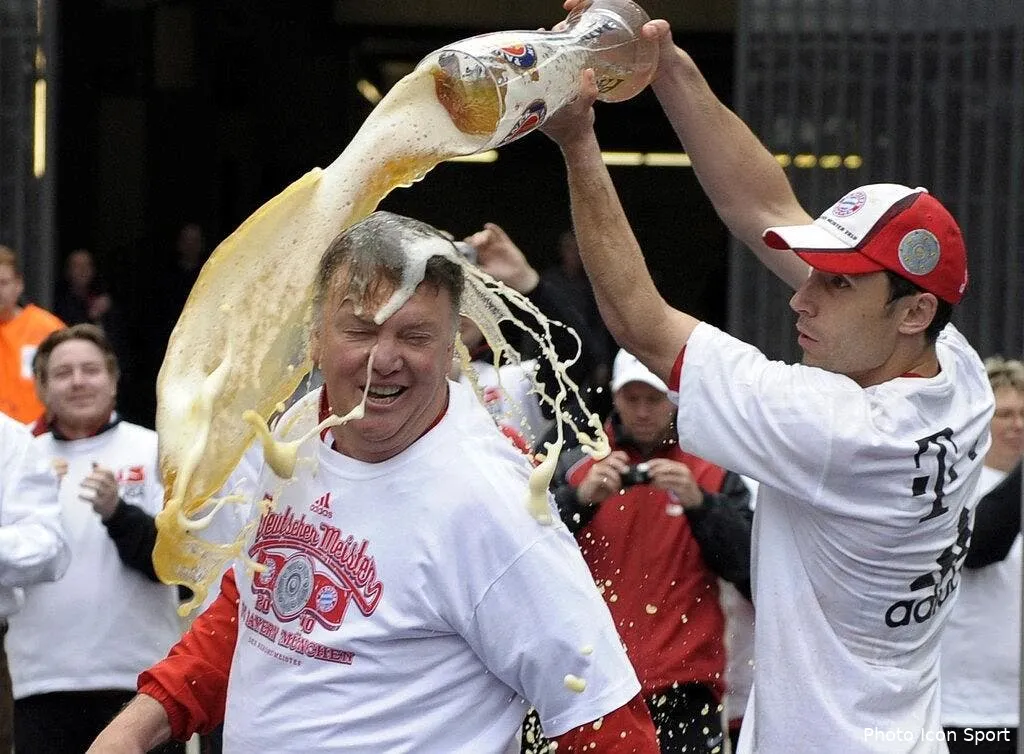 photo du jour van gaal n a pas echappe a sa douche 52706 8127