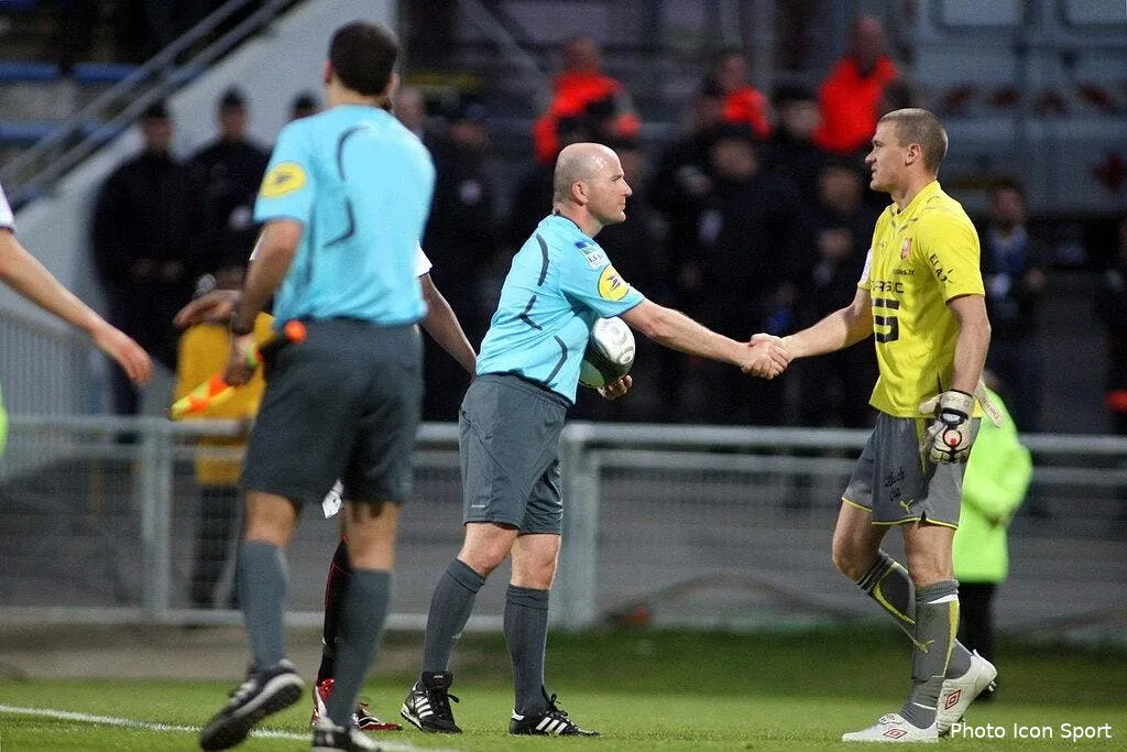 rennes sanctionne pour une histoire de chaussette 59071 9971