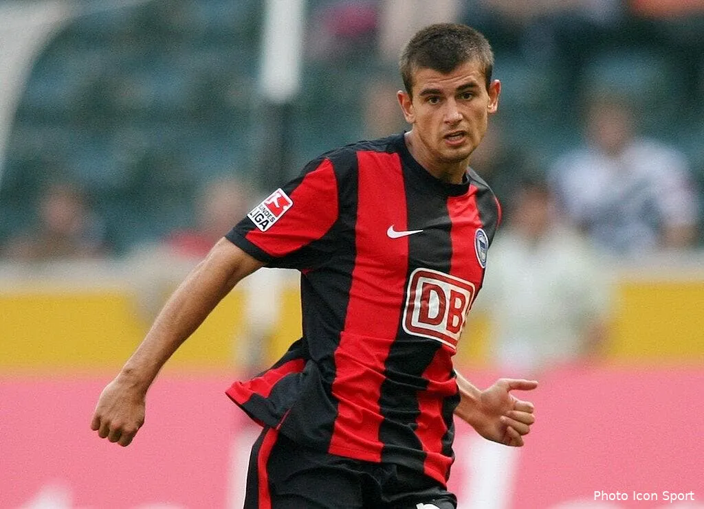 roy compte sur pejcinovic 56802 9015