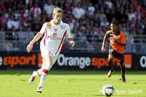 un cador de premier league seduit par nolan roux 62077 11559