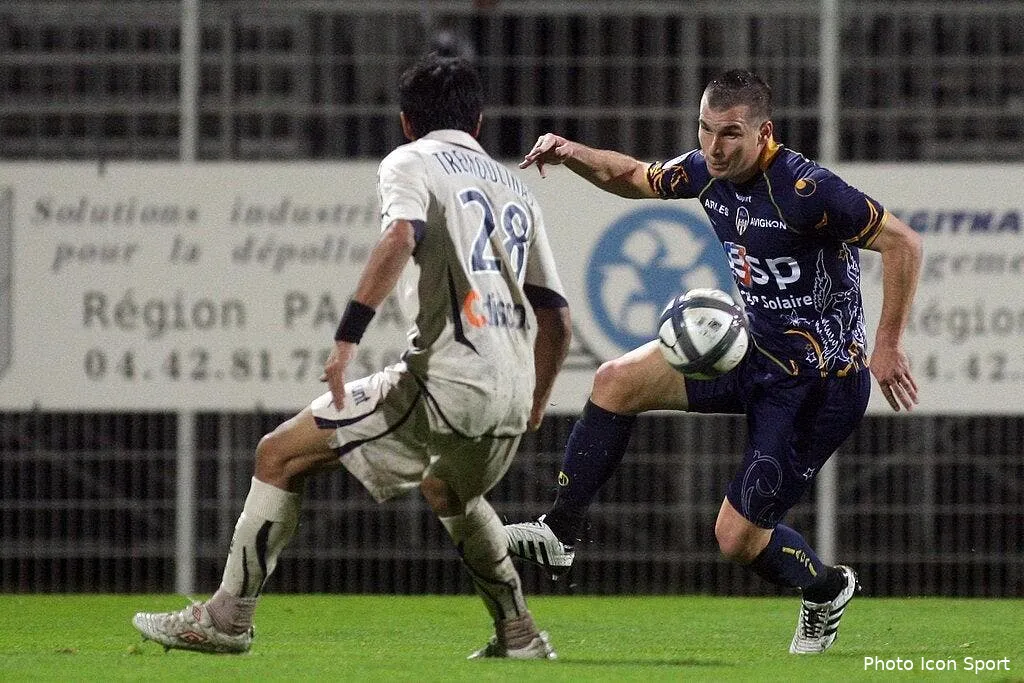 un nouveau joueur quitte le navire a arles avignon 65274 13867