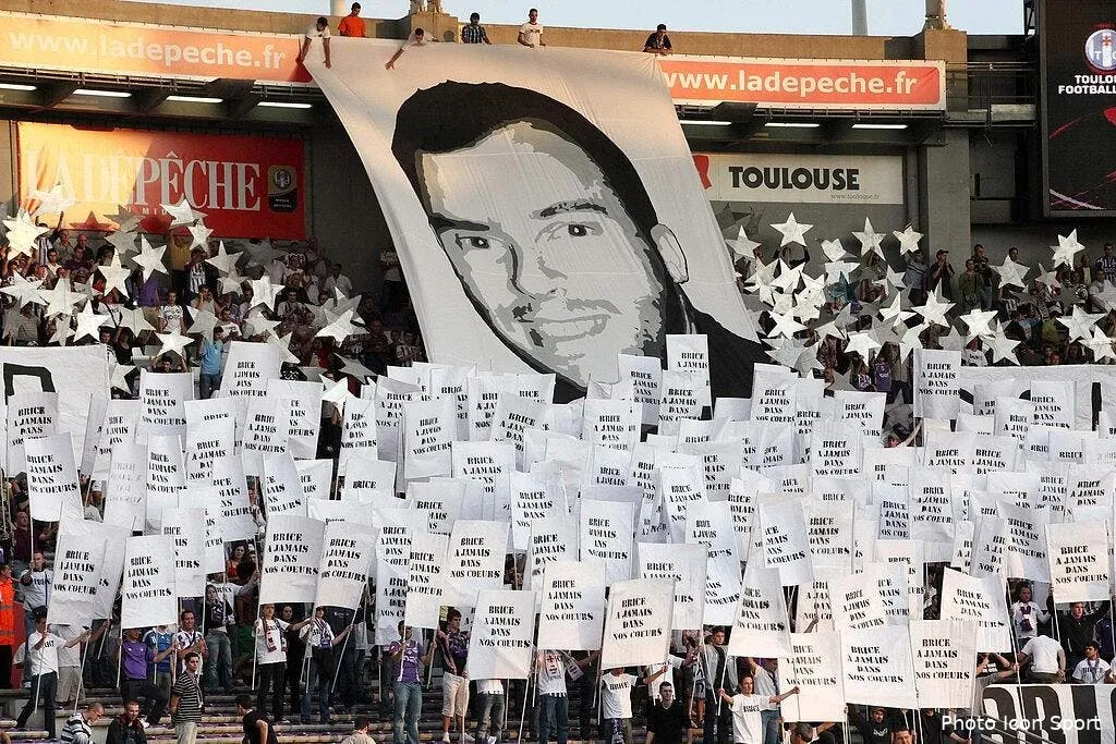 une tribune brice taton a toulouse 39928 5805