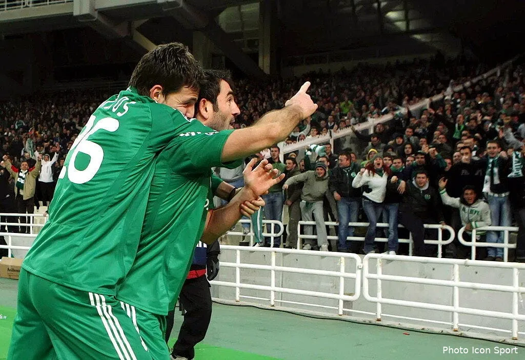 video en grece les supporters lancent des carottes 42974 6342