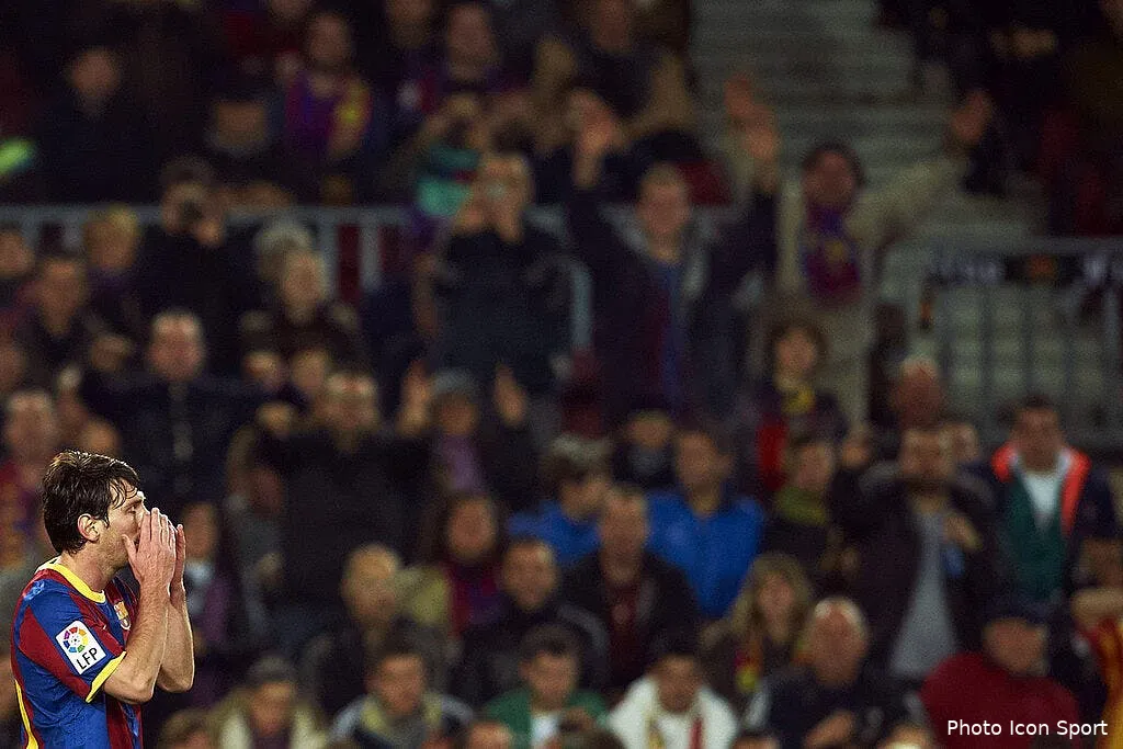 video incroyable messi est un etre humain et rate aussi le plus facile 65869 14379