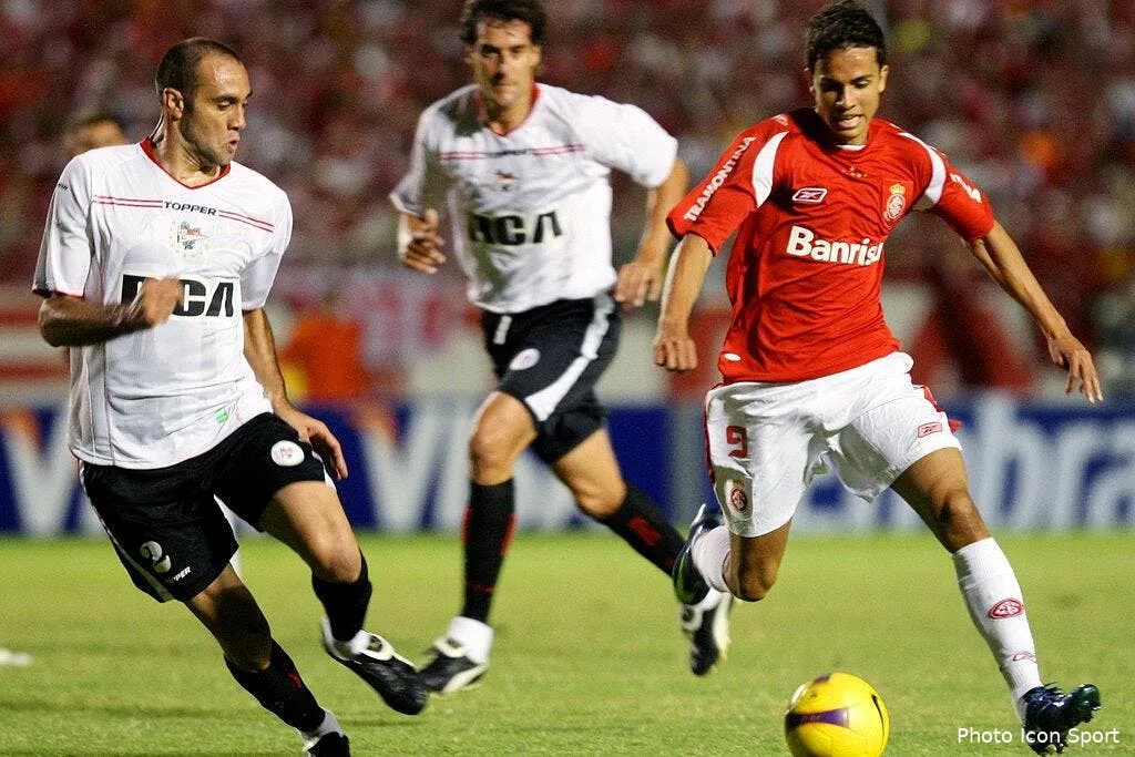 video nilmar marque le but de l annee au bresil 42797 6307