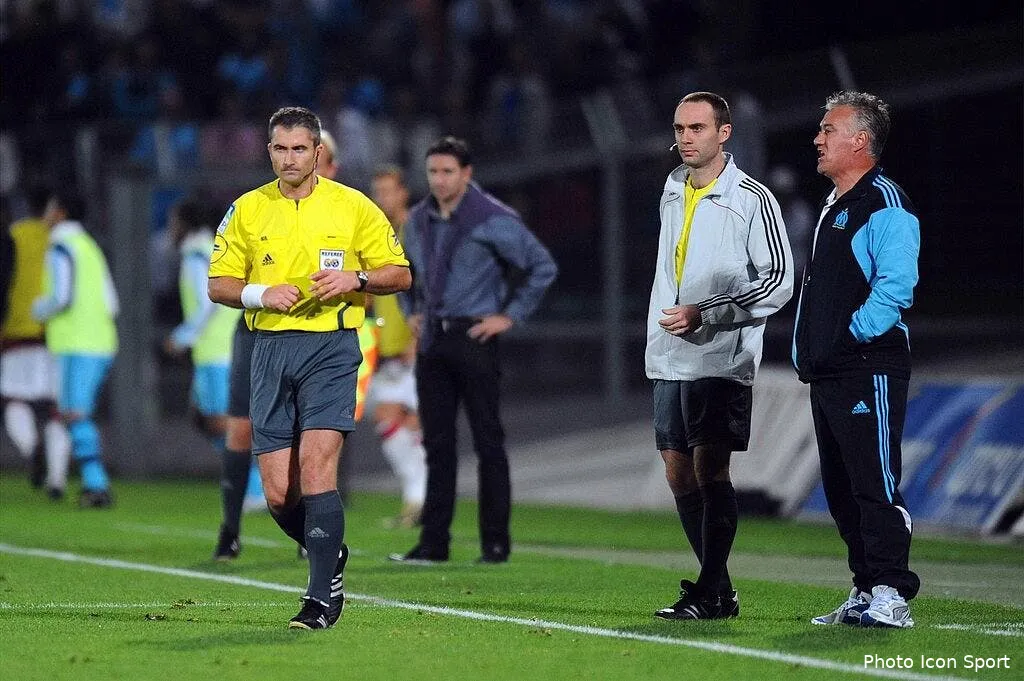 video un arbitre mis hors jeu par ko 43571 6457