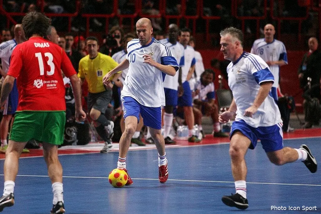 zizou pres du terrain une bonne chose pour le football 63232 12319