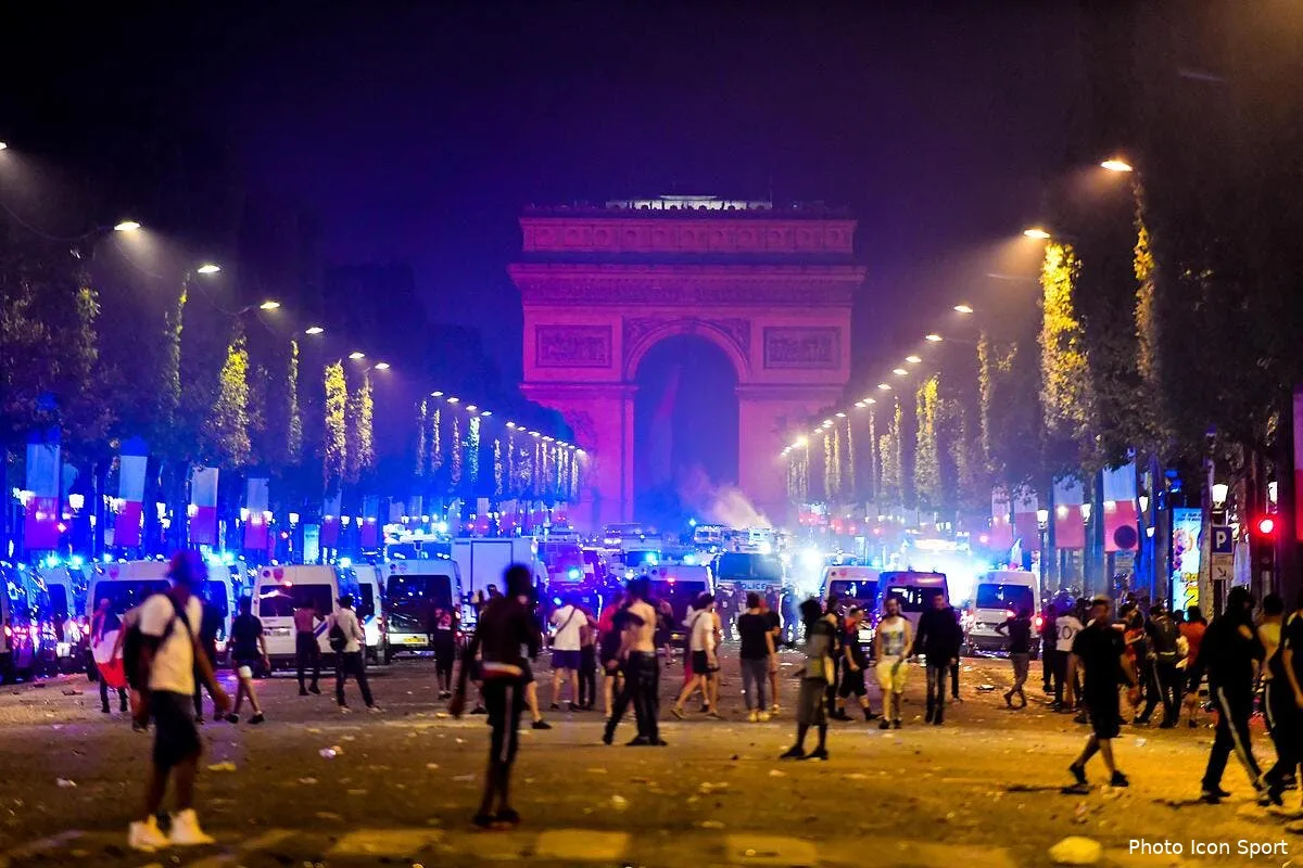 1 blesse grave et des magasins attaques a paris apres la victoire des bleus iconsport icon bap 150718 93 03224867