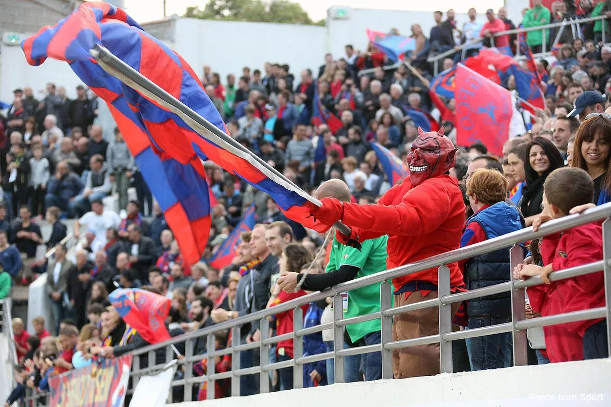 12 me de budget stade de 5000 places le gazelec fait le max iconsport jpb 150515 01 19111529