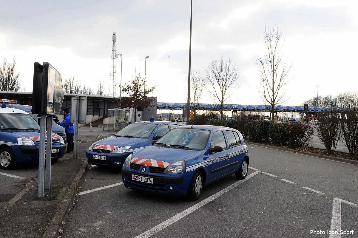 17 blesses dont 2 serieux lors des affrontements entre supporters de l om et l ol iconsport oap060310 01 0657425