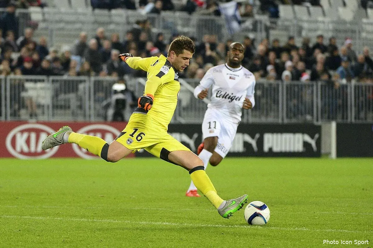 a bordeaux reveillons nous avec une petite coupe iconsport blu 061215 05 10129363