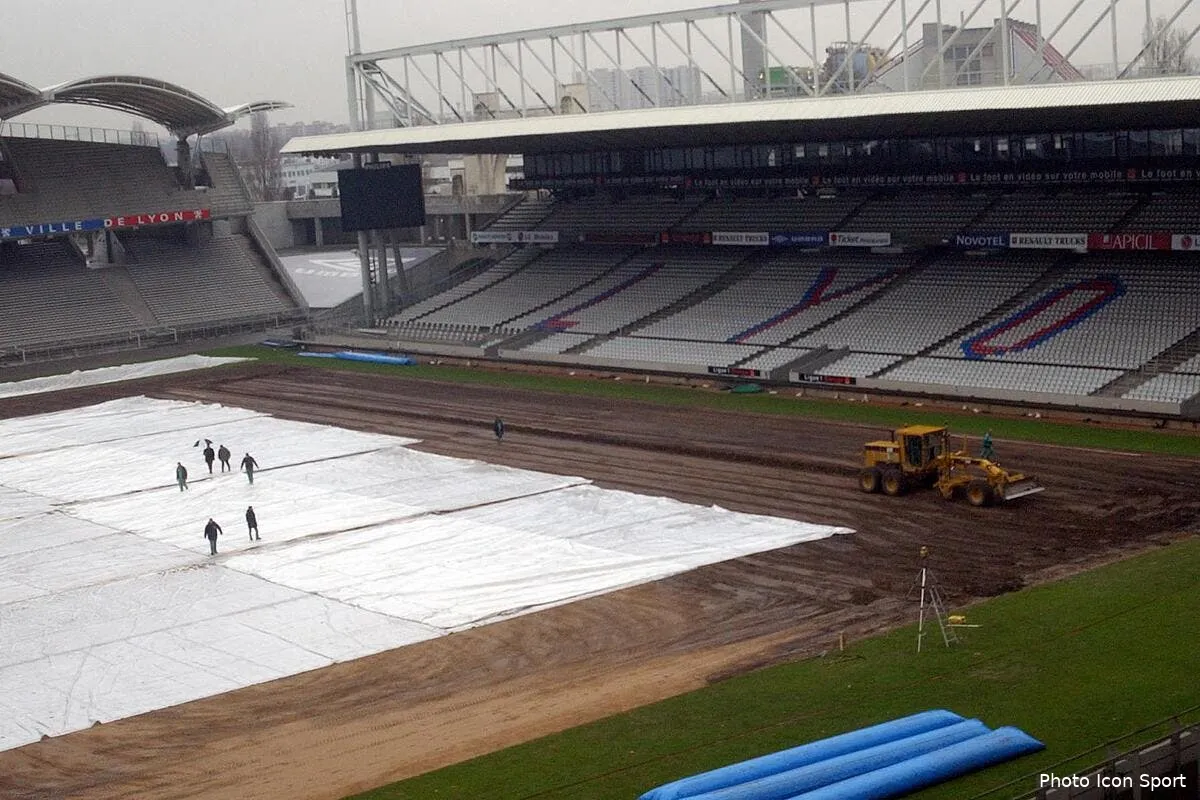 a l ol meme la pelouse de gerland est malade iconsport ban 040107 01 0391461