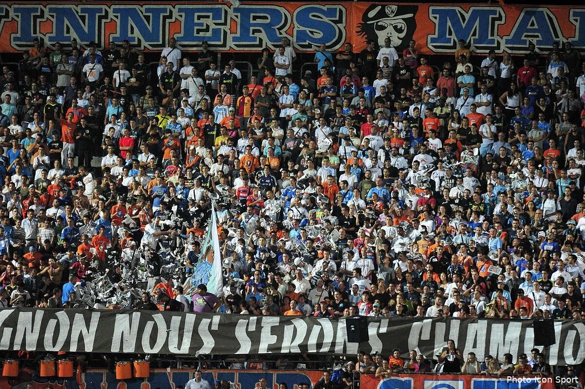 a l om les supporters veulent poursuivre les joueurs dans la rue iconsport noe 060811 06 6574711