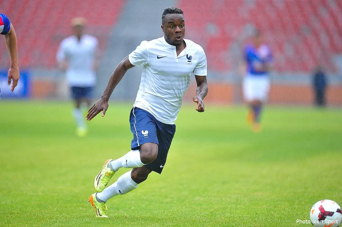 a peine arrive a l ol deja chambre par lacazette cornet 2101855