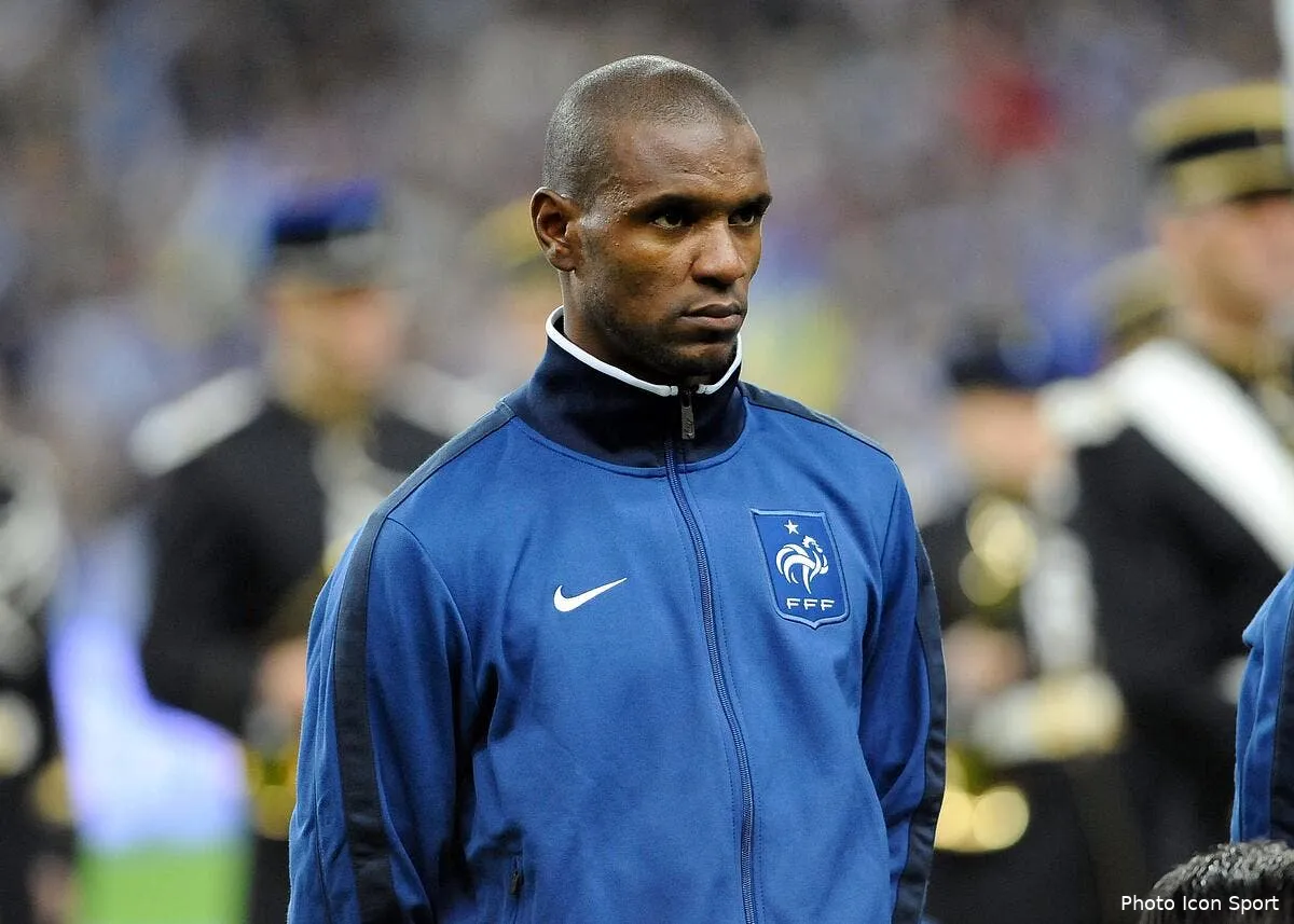 abidal ne veut pas etre capitaine de l equipe de france iconsport thi 111011 41 4827305